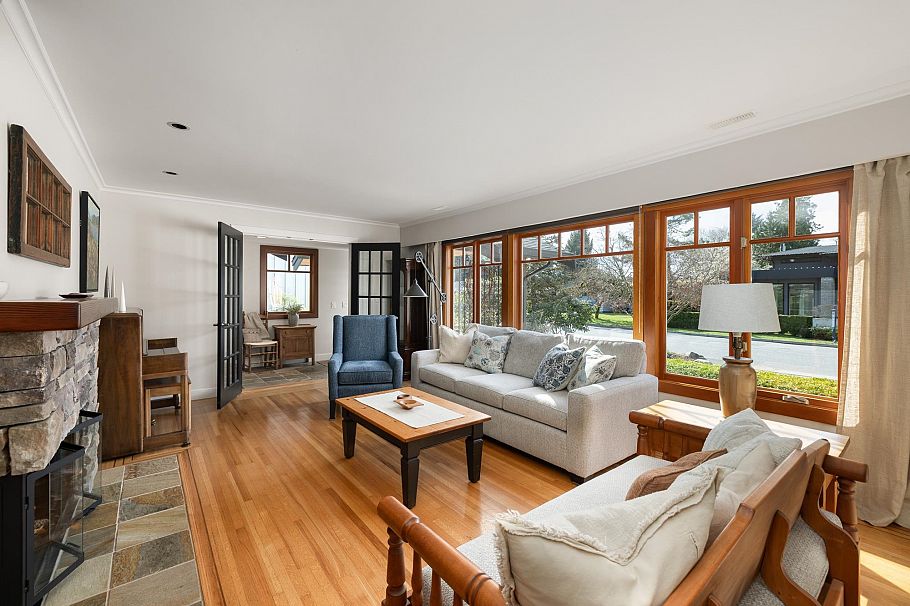 986 Tudor Avenue North Vancouver, BC - 6