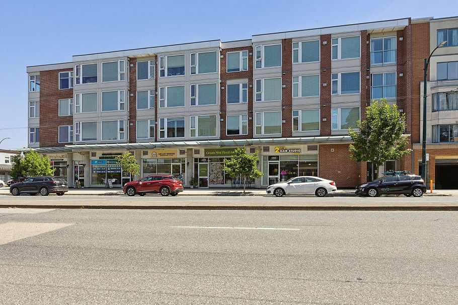 212 1838 Renfrew Street Vancouver, BC - 2