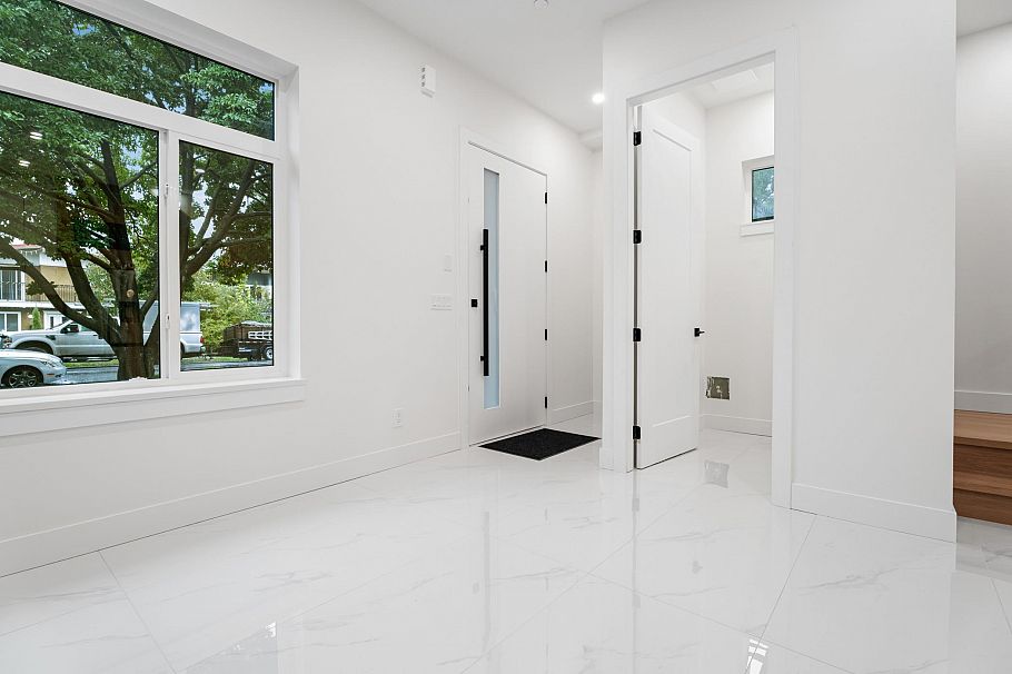 5875 Culloden Street Vancouver, BC - 2