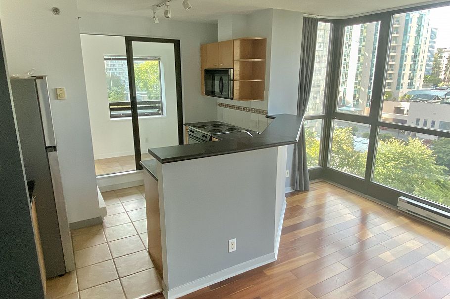 905 1367 Alberni Street Vancouver, BC - 4