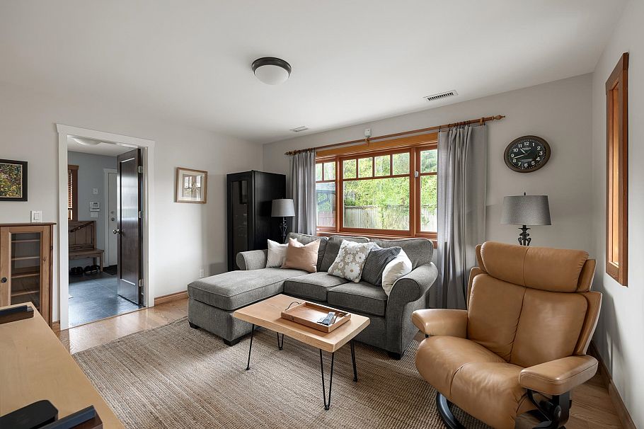 986 Tudor Avenue North Vancouver, BC - 9