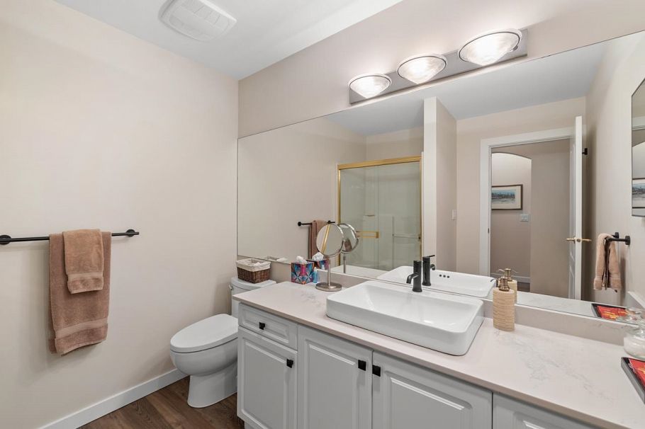 403 678 W Queens Road North Vancouver, BC - 20