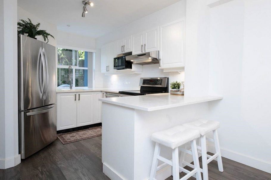 204 3600 WINDCREST DRIVE, North Vancouver BC V7G 2S5 North Vancouver, BC - 1