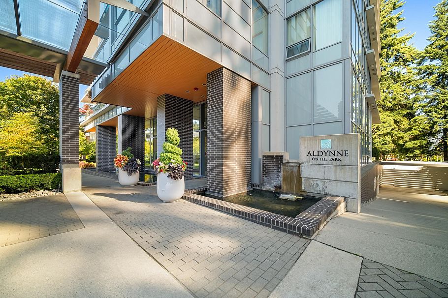 3707 5883 Barker Avenue Burnaby, BC - 2