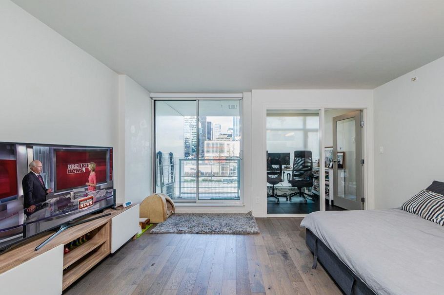 811 161 W Georgia Street Vancouver, BC - 5