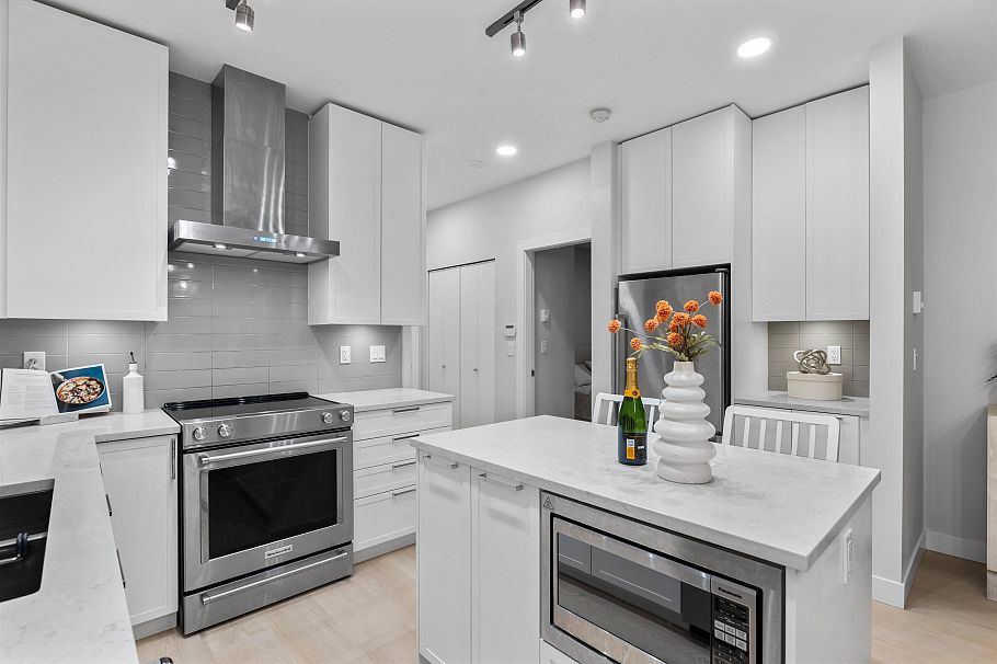 115 1768 Gilmore Avenue Burnaby, BC - 4