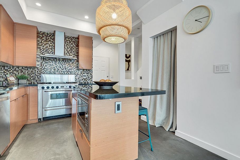 122 3440 W Broadway Vancouver, BC - 5