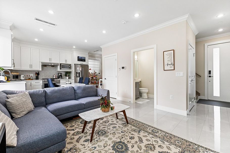 2 2786 E 46th Avenue Vancouver, BC - 5