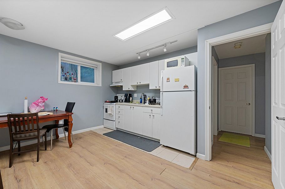 4053 W 38th Avenue Vancouver, BC - 29