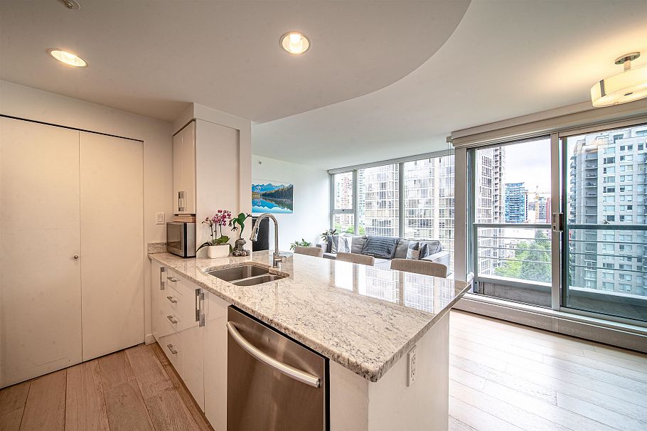 1603 1008 Cambie Street Vancouver, BC - 3