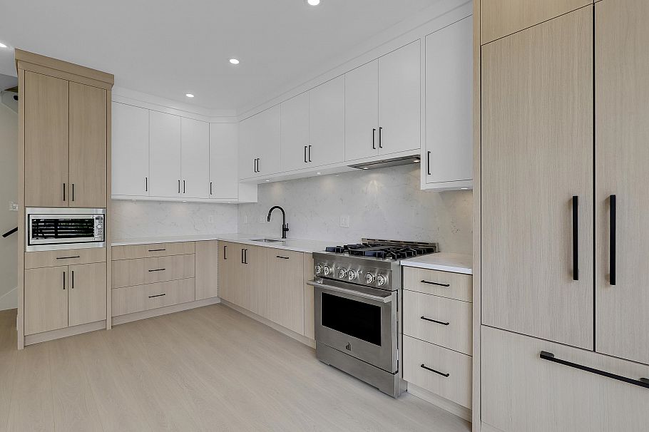 1 3695 E 26 Avenue Vancouver, BC - 8