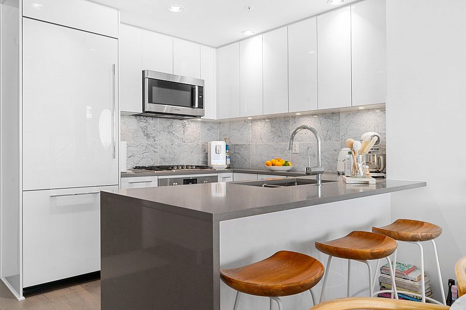 1308 118 Carrie Cates Court North Vancouver, BC - 12