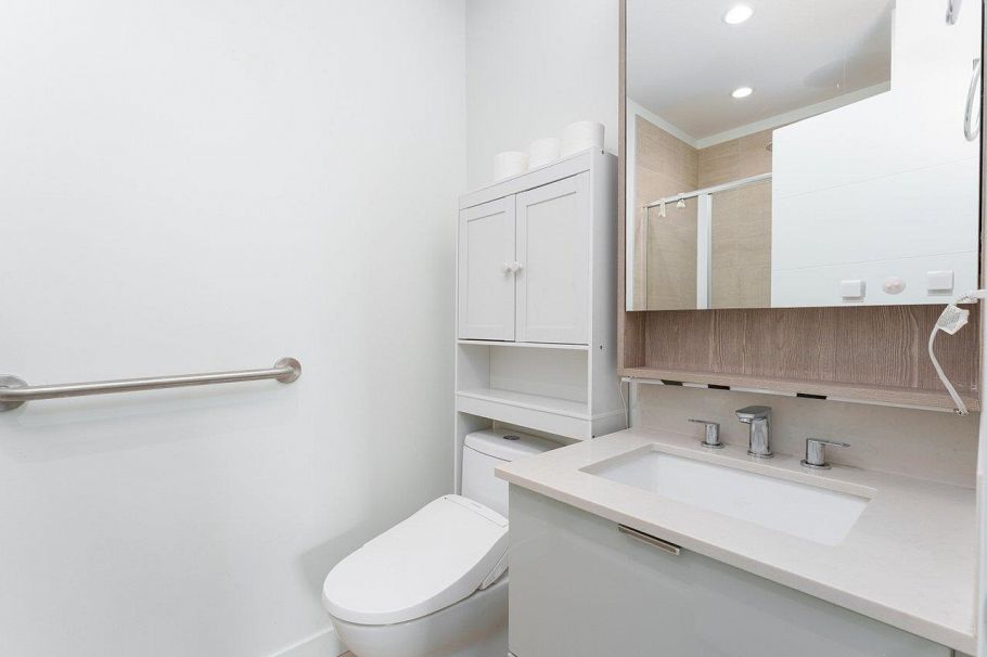 202 128 E 8th Street North Vancouver, BC - 19