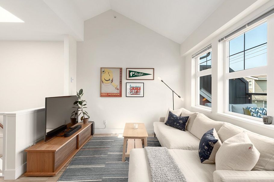 2272 St. George Street Vancouver, BC - 4