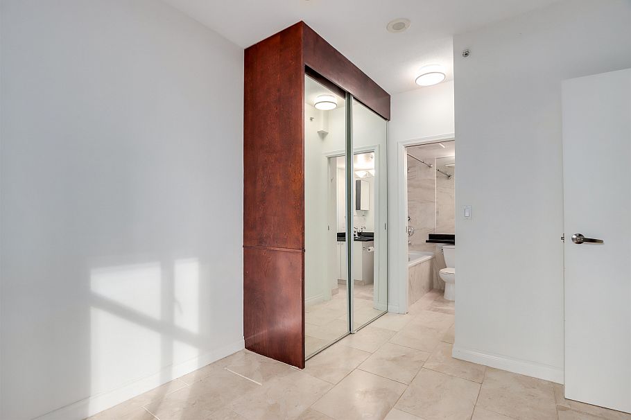 936 Richards Street Vancouver, BC - 29