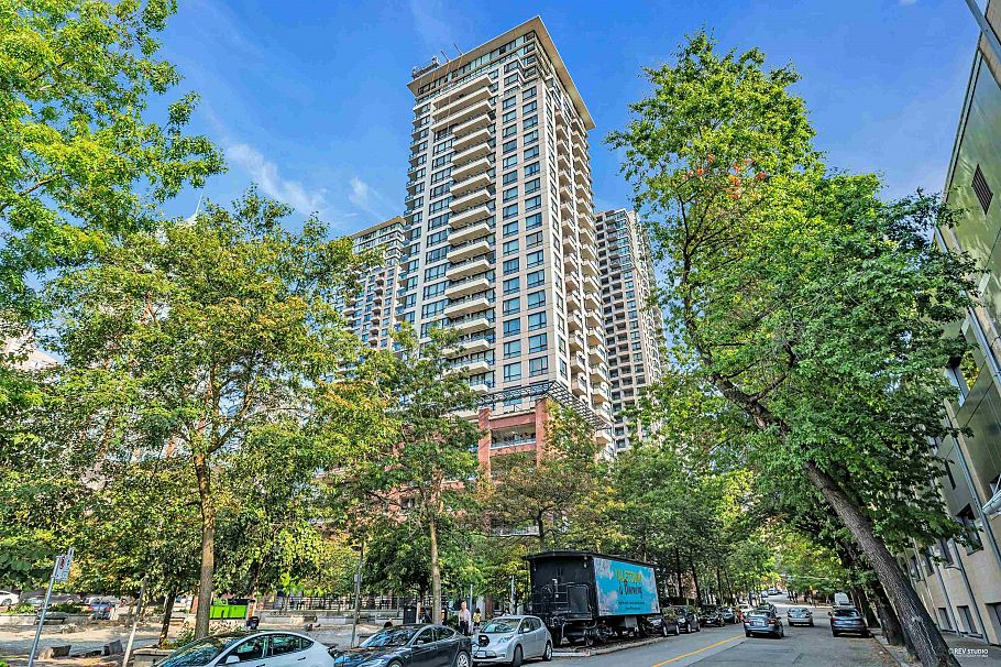1703 977 Mainland Street Vancouver, BC - 1