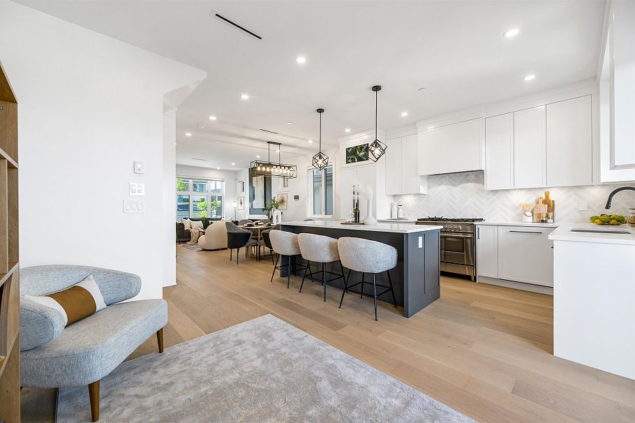 1722 E 64th Avenue Vancouver, BC - 9