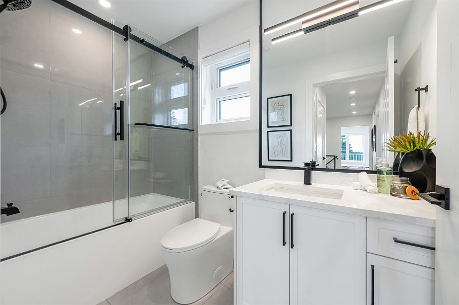 1722 E 64th Avenue Vancouver, BC - 20