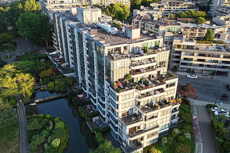 411 456 Moberly Road Vancouver, BC - 4