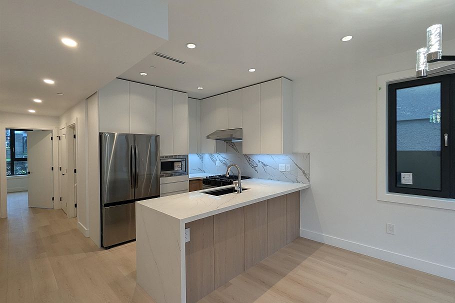 2 262 E 65th Avenue Vancouver, BC - 5