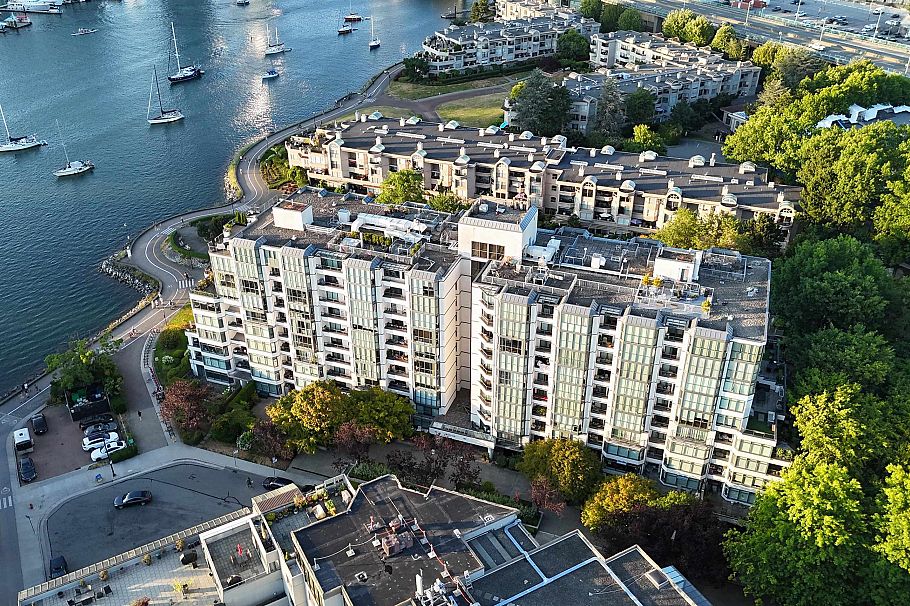 411 456 Moberly Road Vancouver, BC - 3