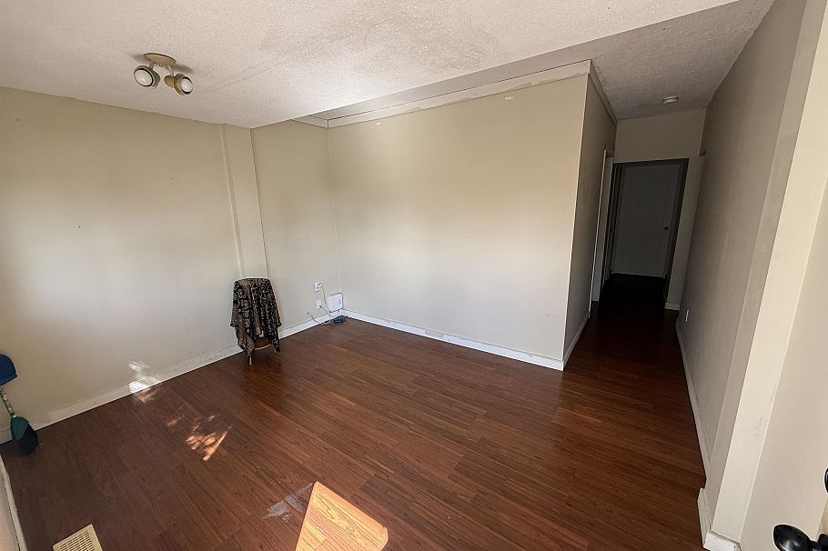 301 E 41st Avenue Vancouver, BC - 4