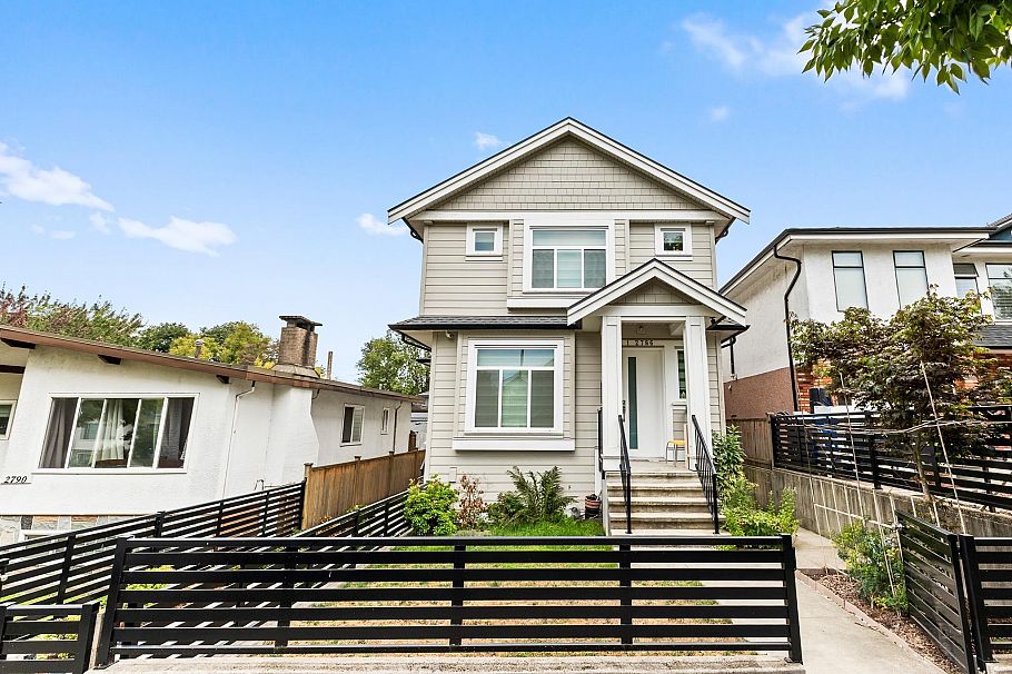 2 2786 E 46th Avenue Vancouver, BC - 2