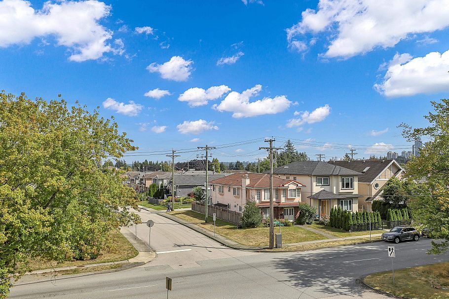 1 3695 E 26 Avenue Vancouver, BC - 25