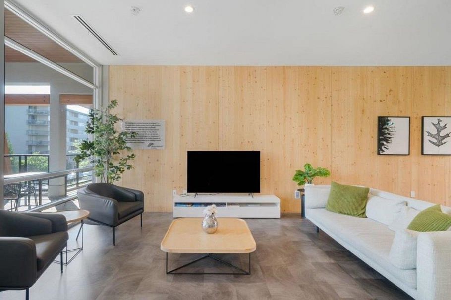 202 128 E 8th Street North Vancouver, BC - 36