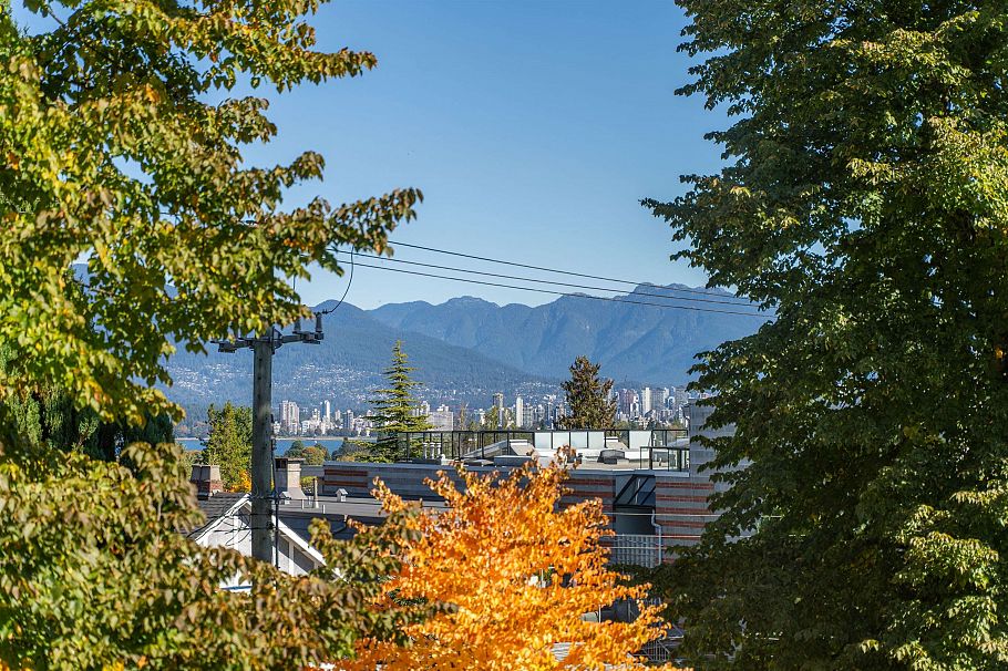 3716 W 17th Avenue Vancouver, BC - 30