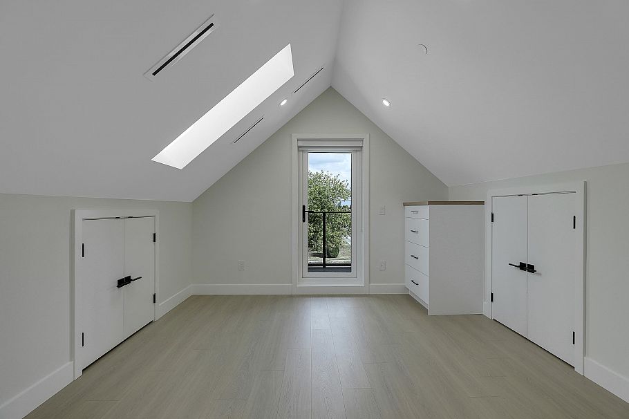 1 3695 E 26 Avenue Vancouver, BC - 21