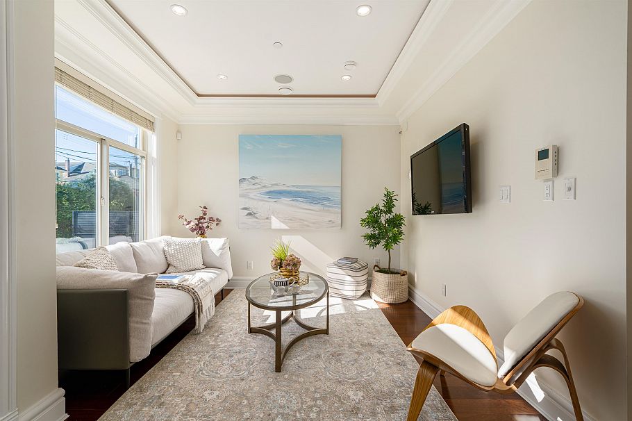 3716 W 17th Avenue Vancouver, BC - 10