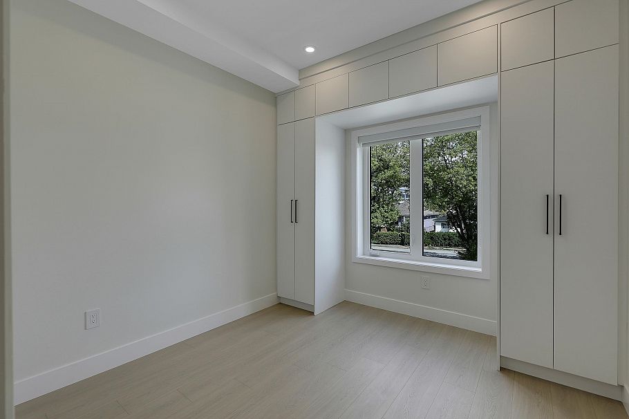 1 3695 E 26 Avenue Vancouver, BC - 16