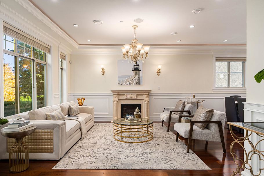 3716 W 17th Avenue Vancouver, BC - 4