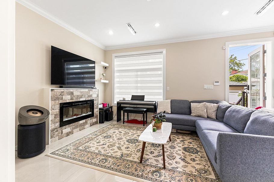 2 2786 E 46th Avenue Vancouver, BC - 3