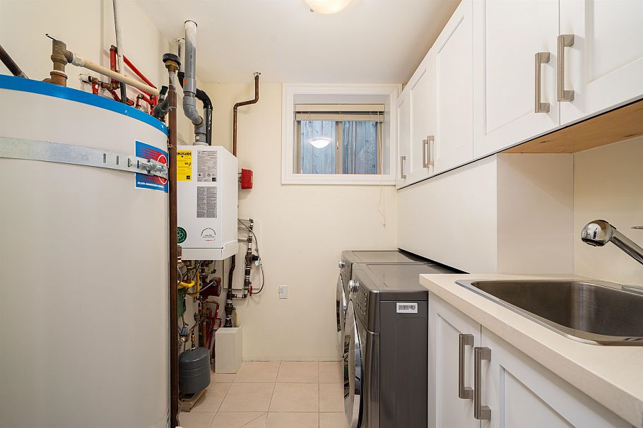 3716 W 17th Avenue Vancouver, BC - 29