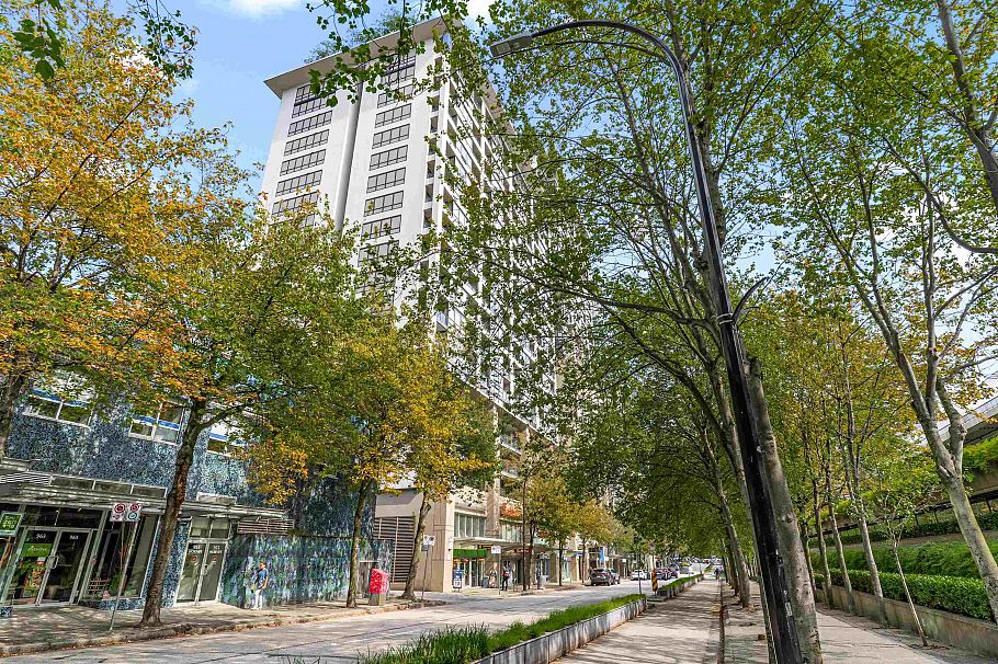 407 933 Hornby Street Vancouver, BC - 2