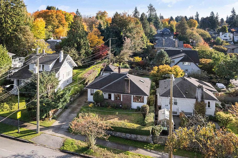 1830 W 33rd Avenue Vancouver, BC - 1