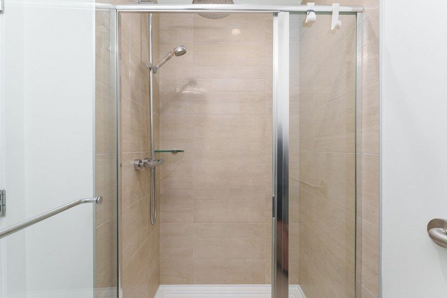 202 128 E 8th Street North Vancouver, BC - 20