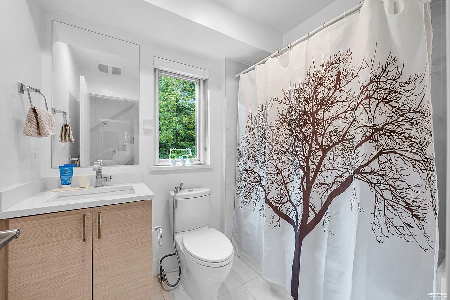 1407 East 1st Street Vancouver, BC - 13