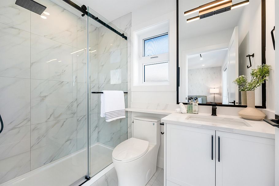 1722 E 64th Avenue Vancouver, BC - 19