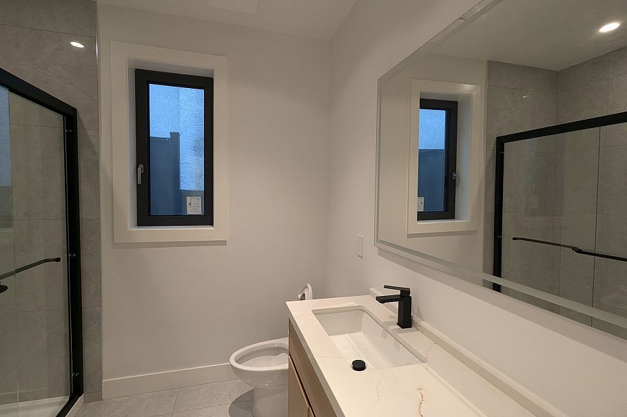 2 262 E 65th Avenue Vancouver, BC - 8