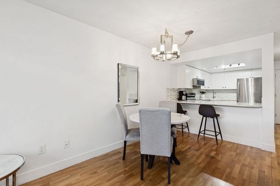 1A 1048 E 7th Avenue Vancouver, BC - 7