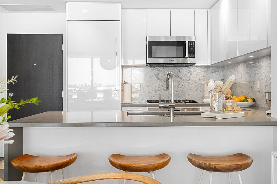 1308 118 Carrie Cates Court North Vancouver, BC - 11