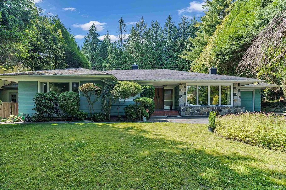 1258 W 33rd Avenue Vancouver, BC - 1