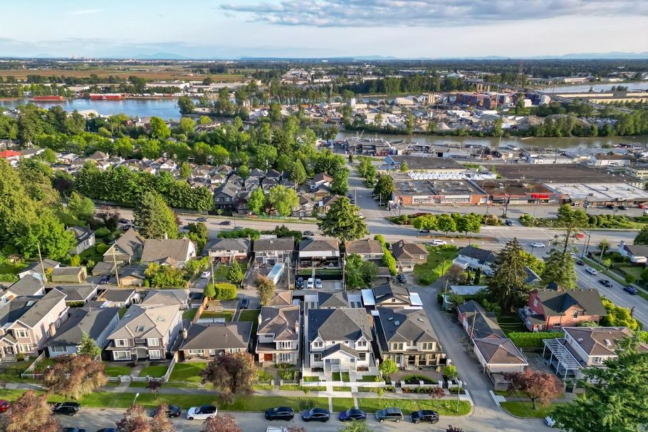 1722 E 64th Avenue Vancouver, BC - 25