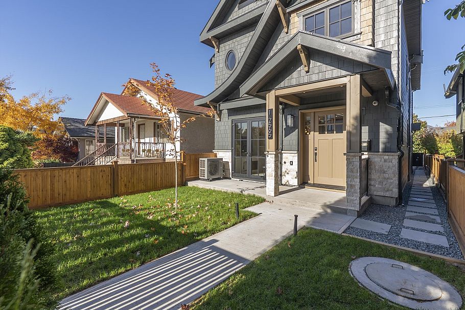 1 2565 Dundas Street Vancouver, BC - 31