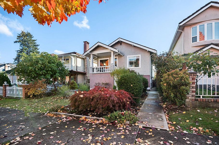 2258 Kitchener Street Vancouver, BC - 2