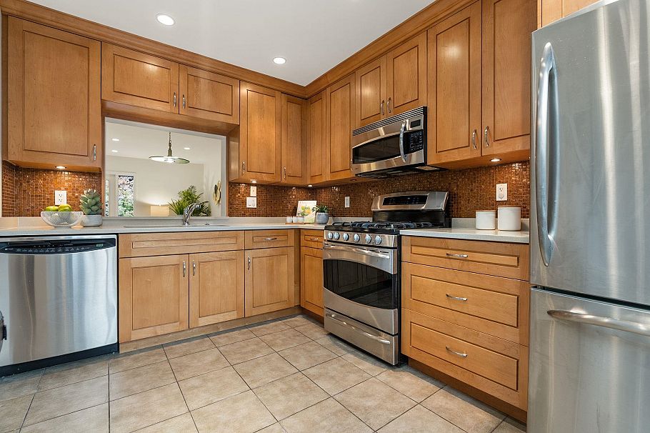 2307 Mountain Highway North Vancouver, BC - 7