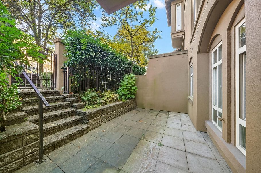 3068 W 4th Avenue Vancouver, BC - 22